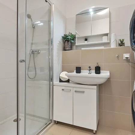 Lam Safari - Balcony - Ac - Free Parking * ブラチスラヴァ