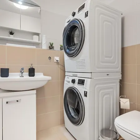 Lam Safari - Balcony - Ac - Free Parking Apartment