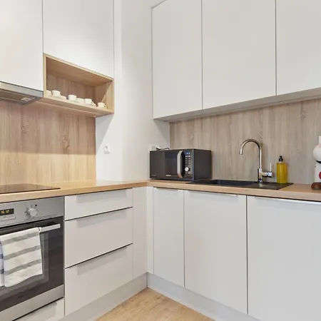 Lam Safari - Balcony - Ac - Free Parking Pressburg