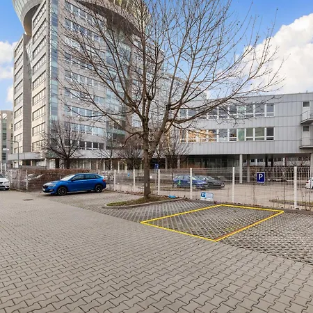 Lam Safari - Balcony - Ac - Free Parking Apartment Pressburg