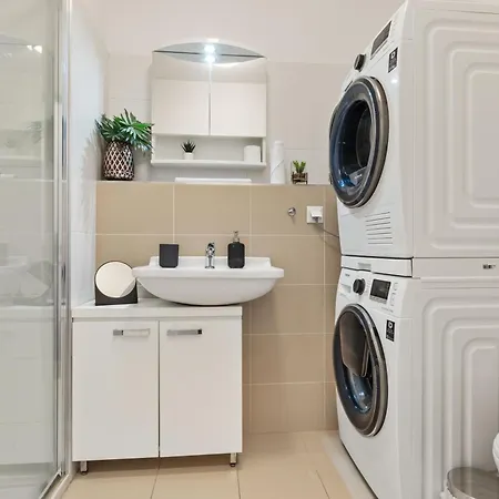 Lam Safari - Balcony - Ac - Free Parking Apartment